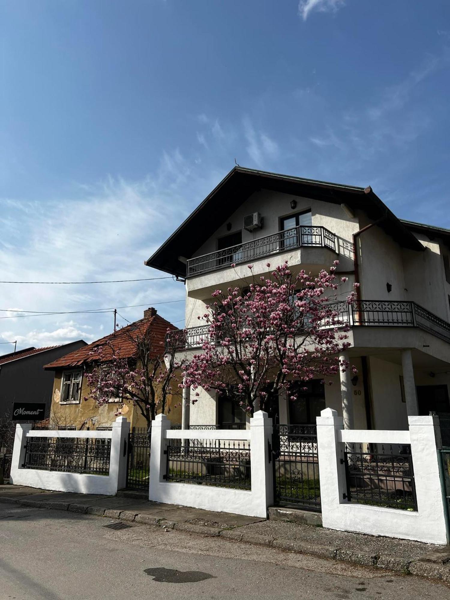 Hostel Tuzla Esterno foto