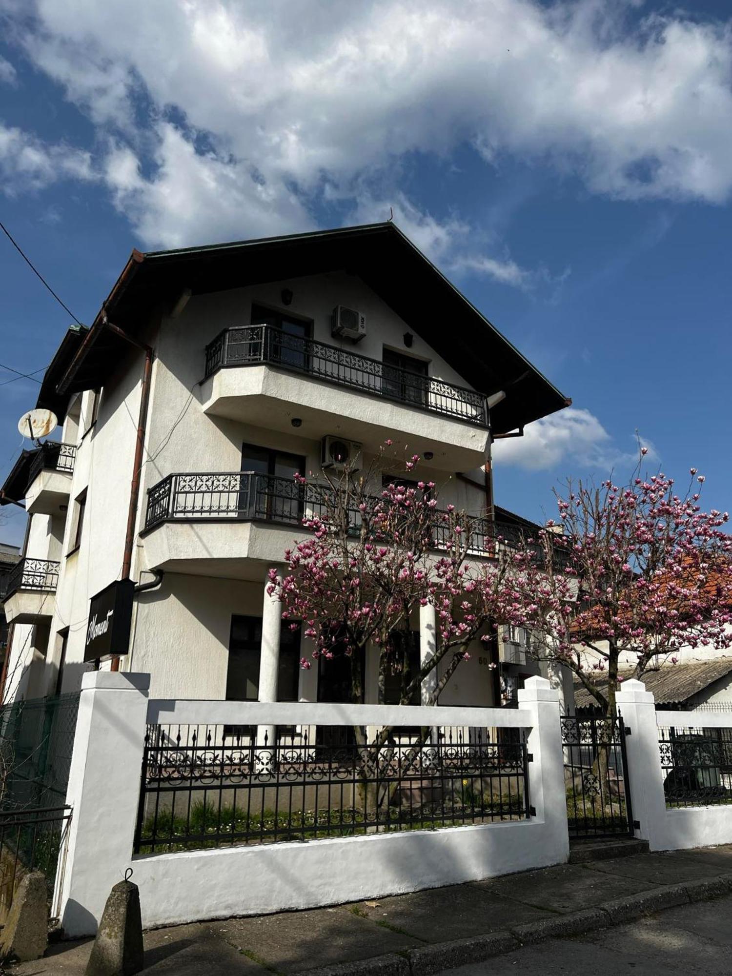 Hostel Tuzla Esterno foto
