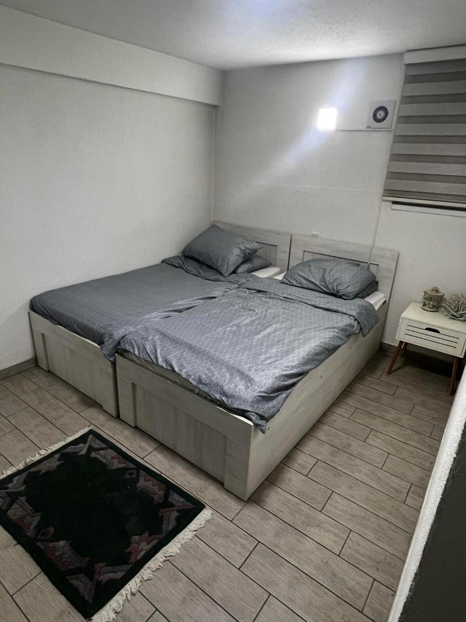 Hostel Tuzla Esterno foto