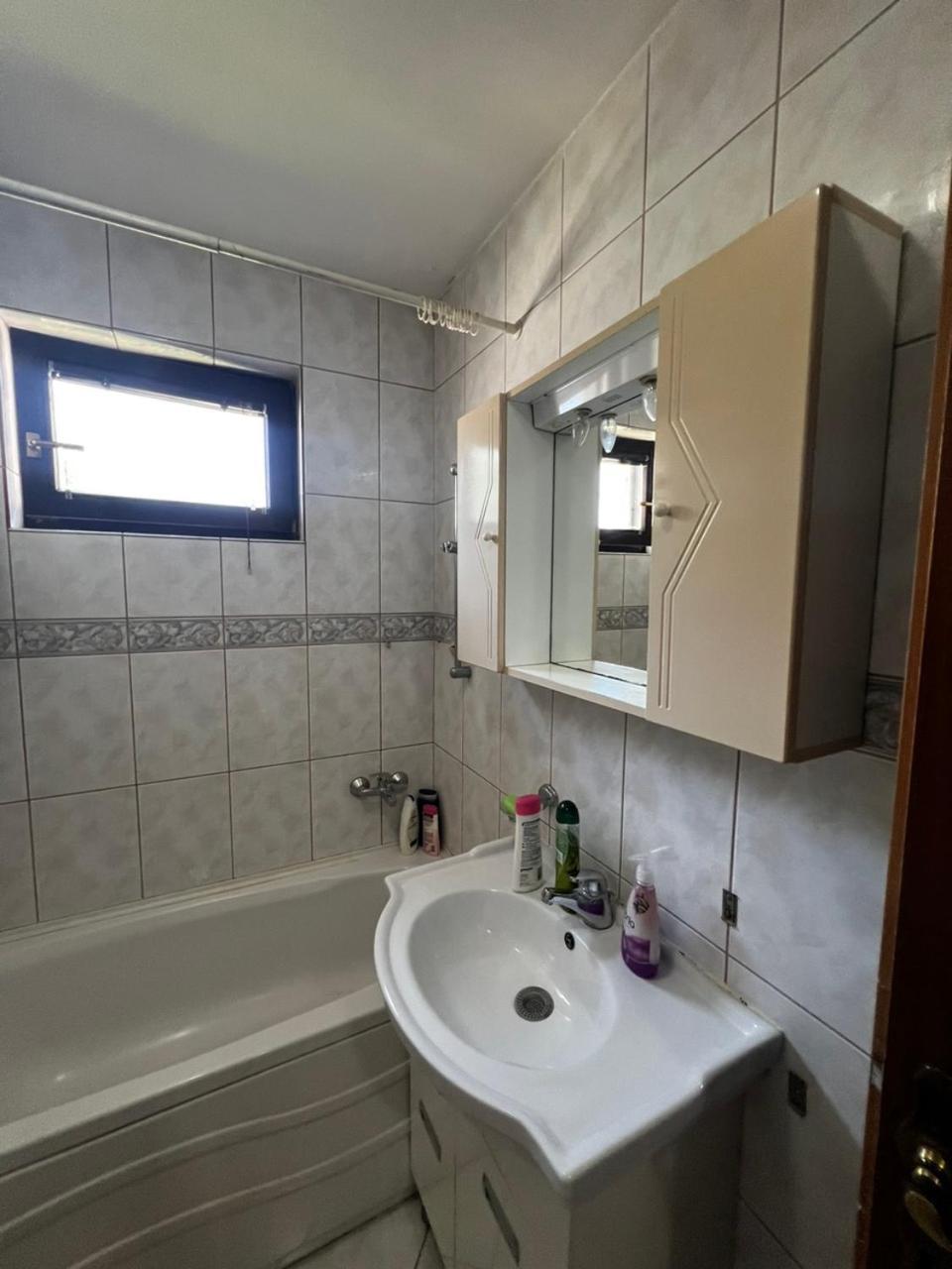 Hostel Tuzla Esterno foto