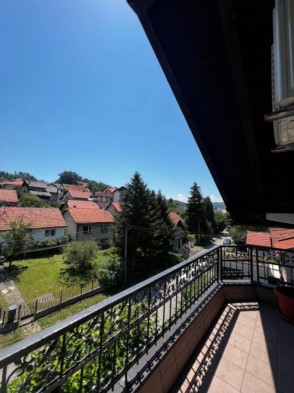 Hostel Tuzla Esterno foto