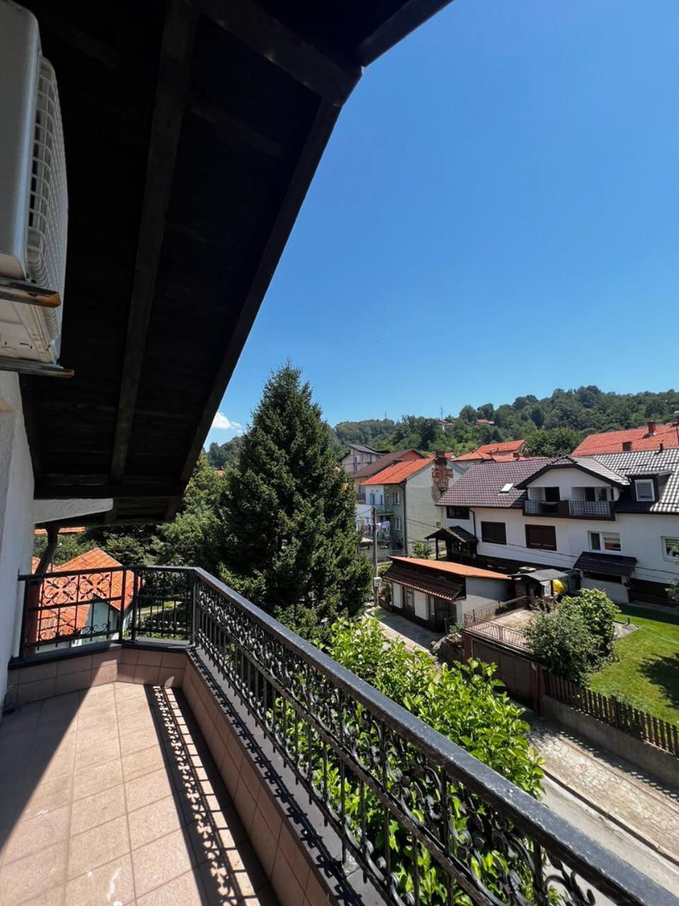 Hostel Tuzla Esterno foto