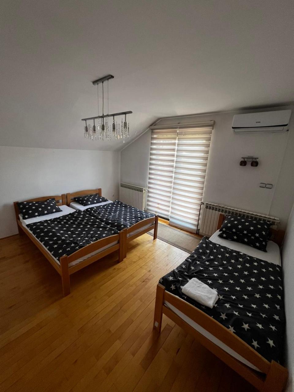 Hostel Tuzla Esterno foto