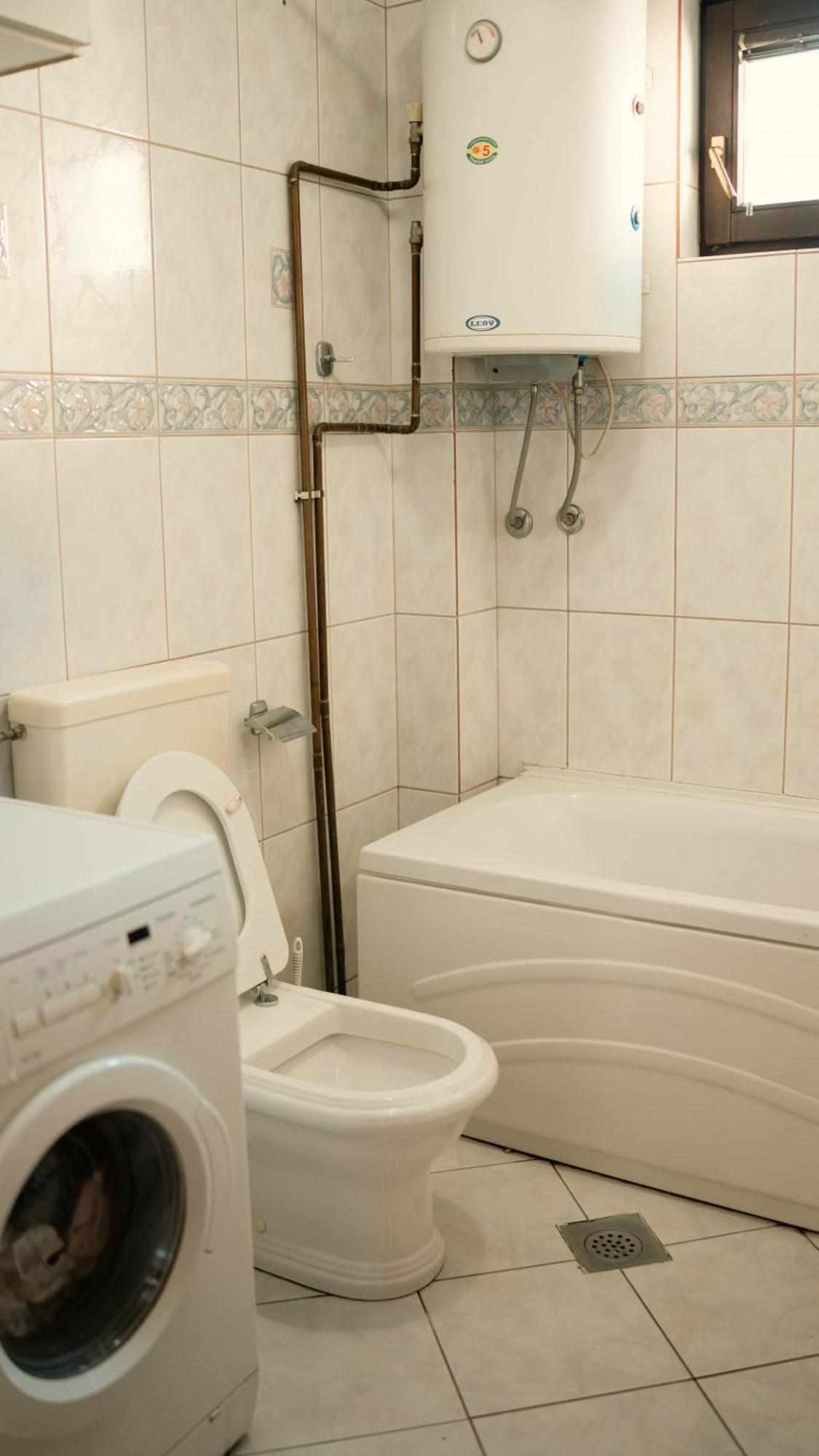 Hostel Tuzla Esterno foto