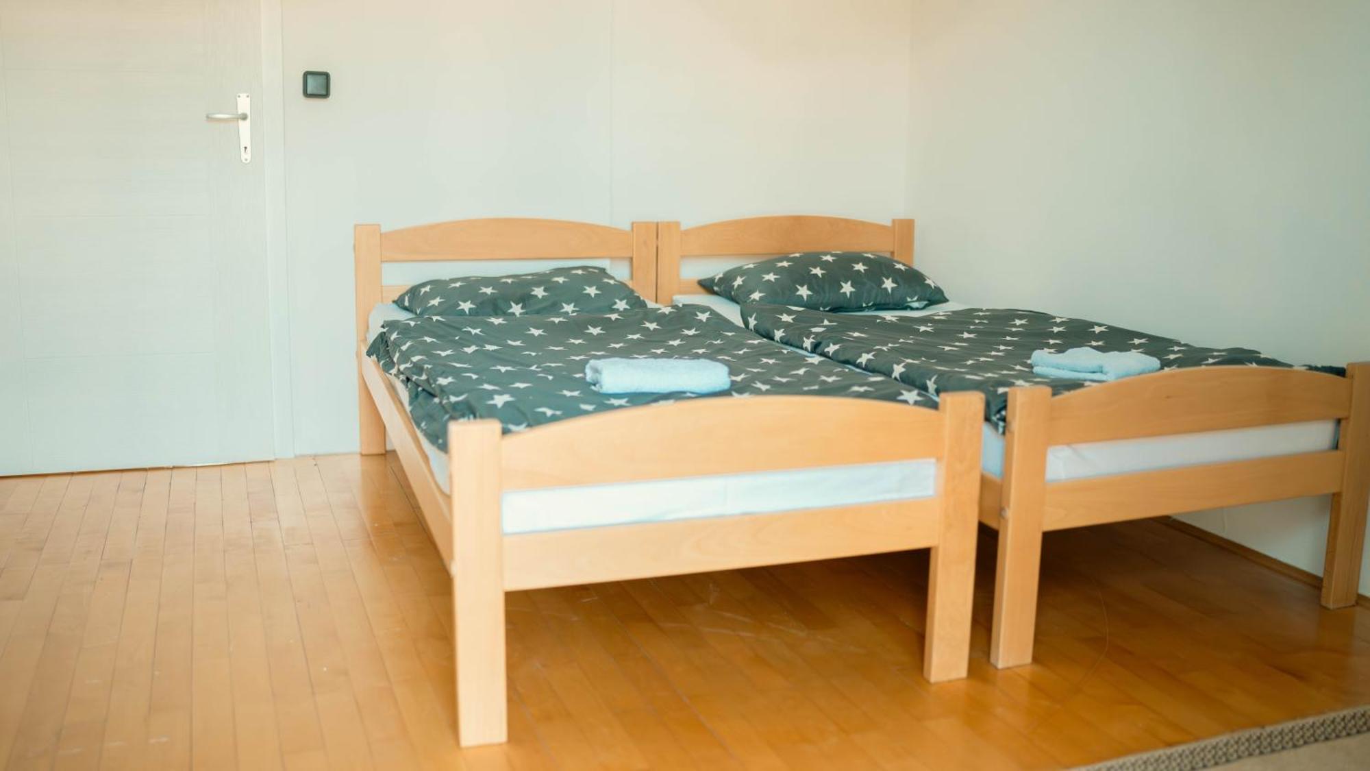 Hostel Tuzla Esterno foto