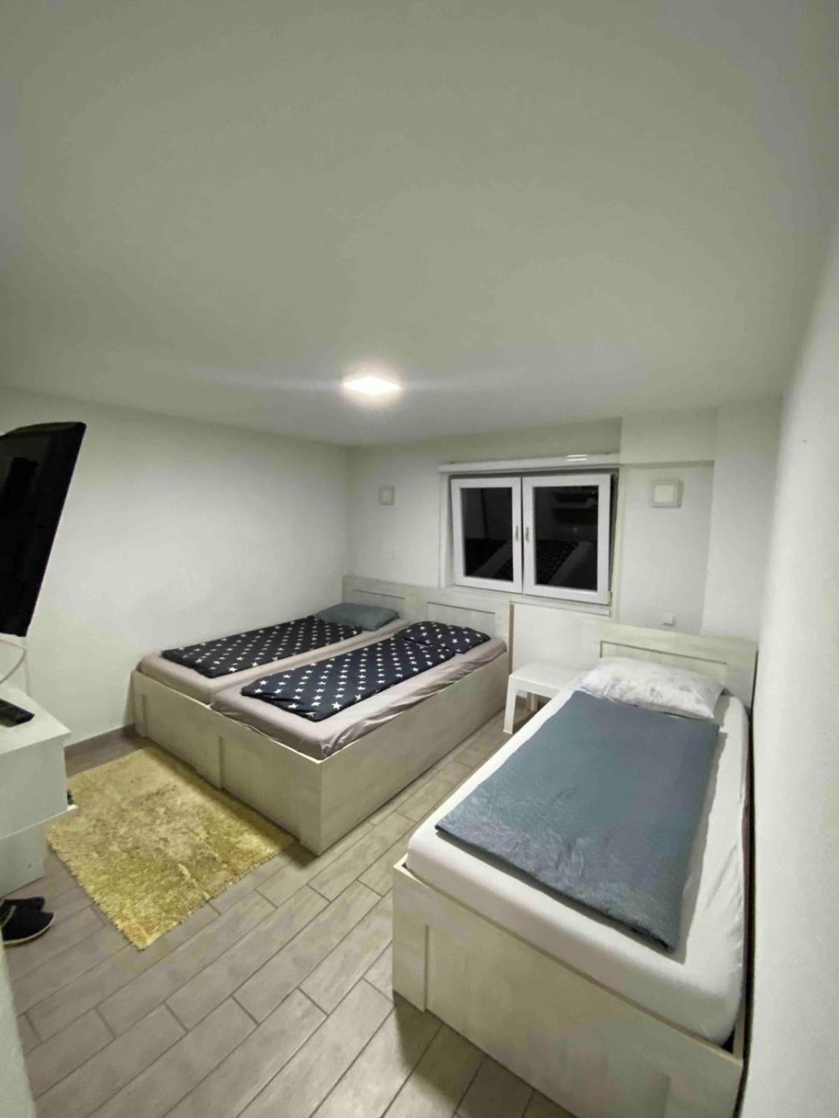 Hostel Tuzla Esterno foto