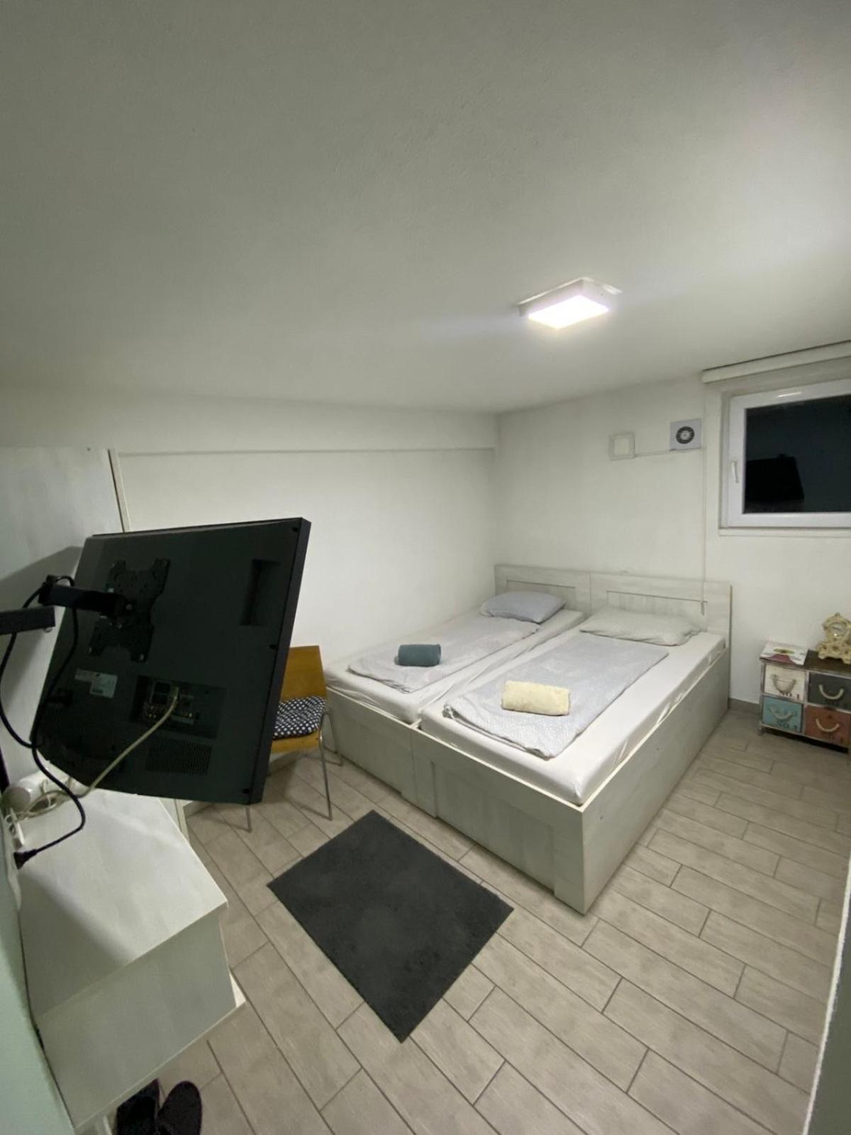 Hostel Tuzla Esterno foto