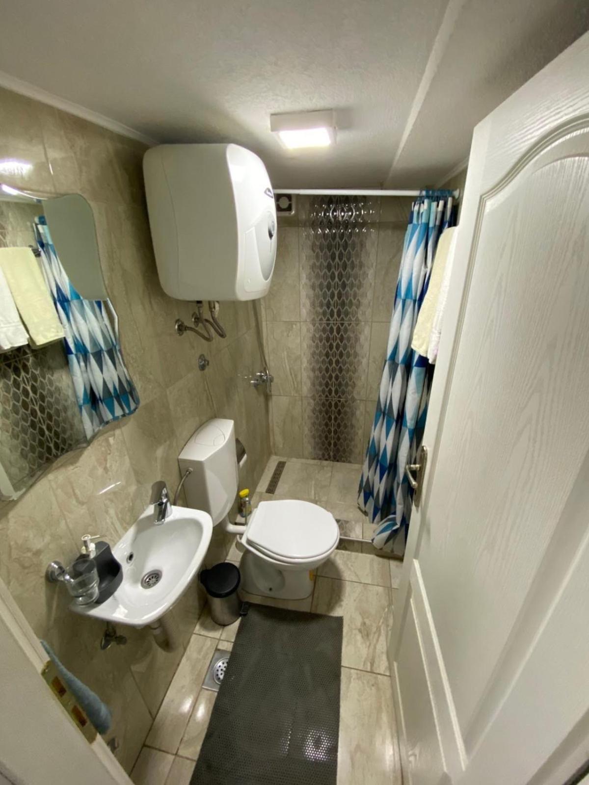 Hostel Tuzla Esterno foto