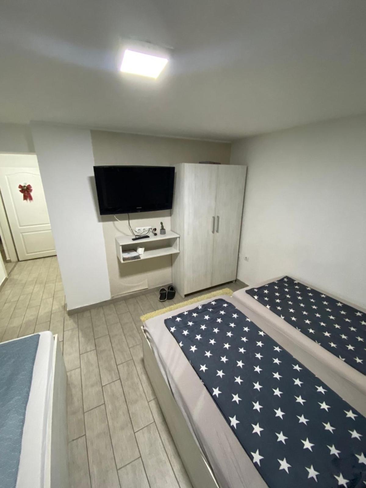 Hostel Tuzla Esterno foto
