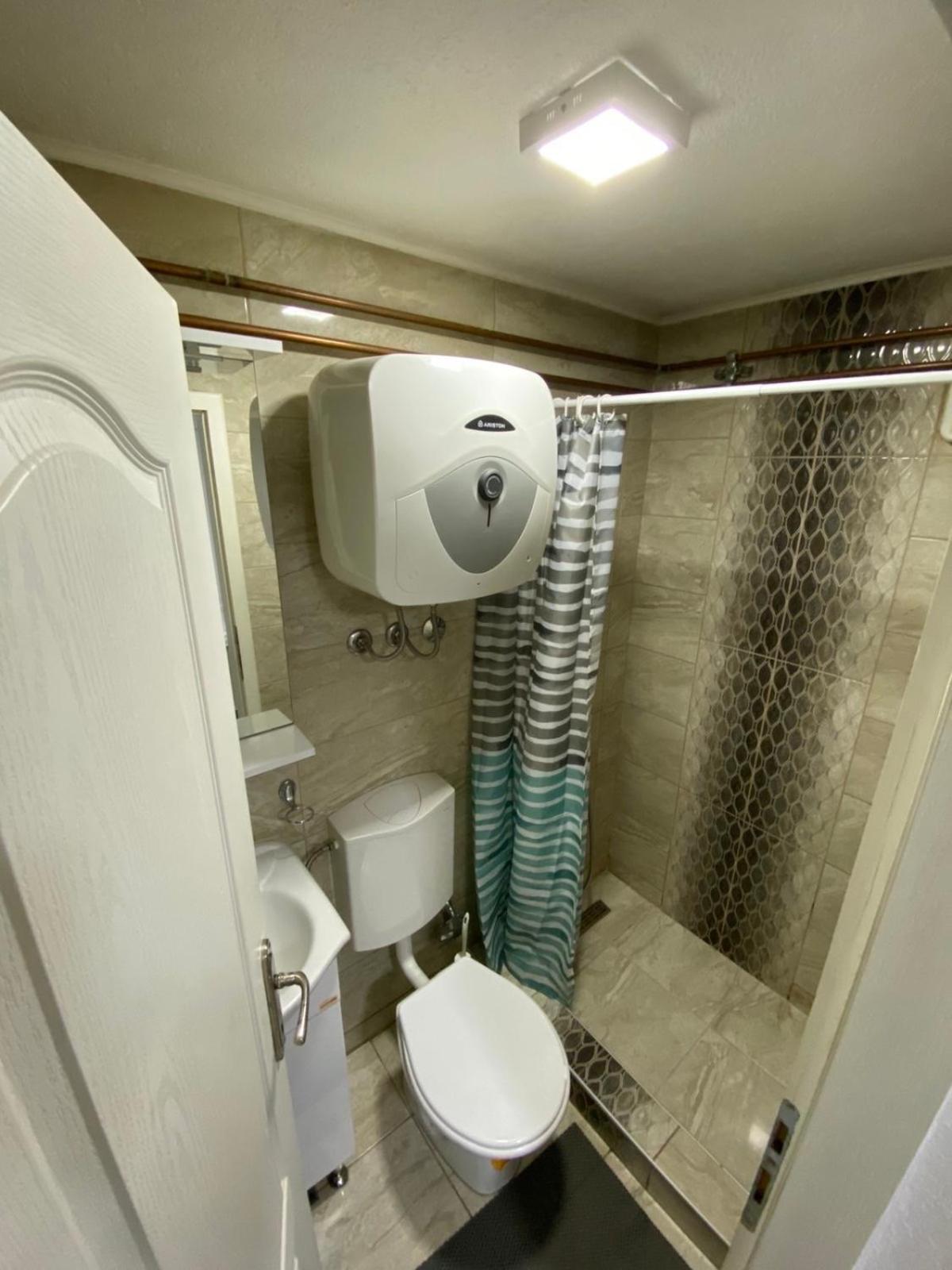 Hostel Tuzla Esterno foto