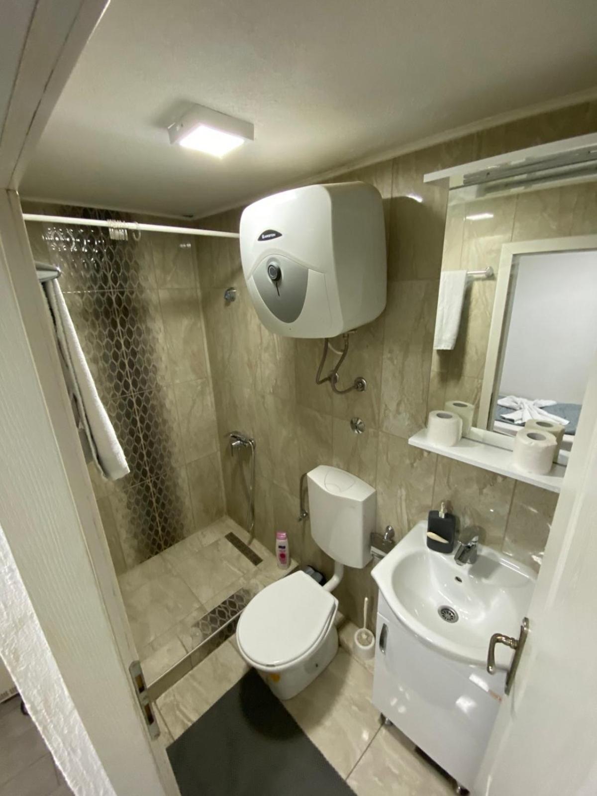 Hostel Tuzla Esterno foto