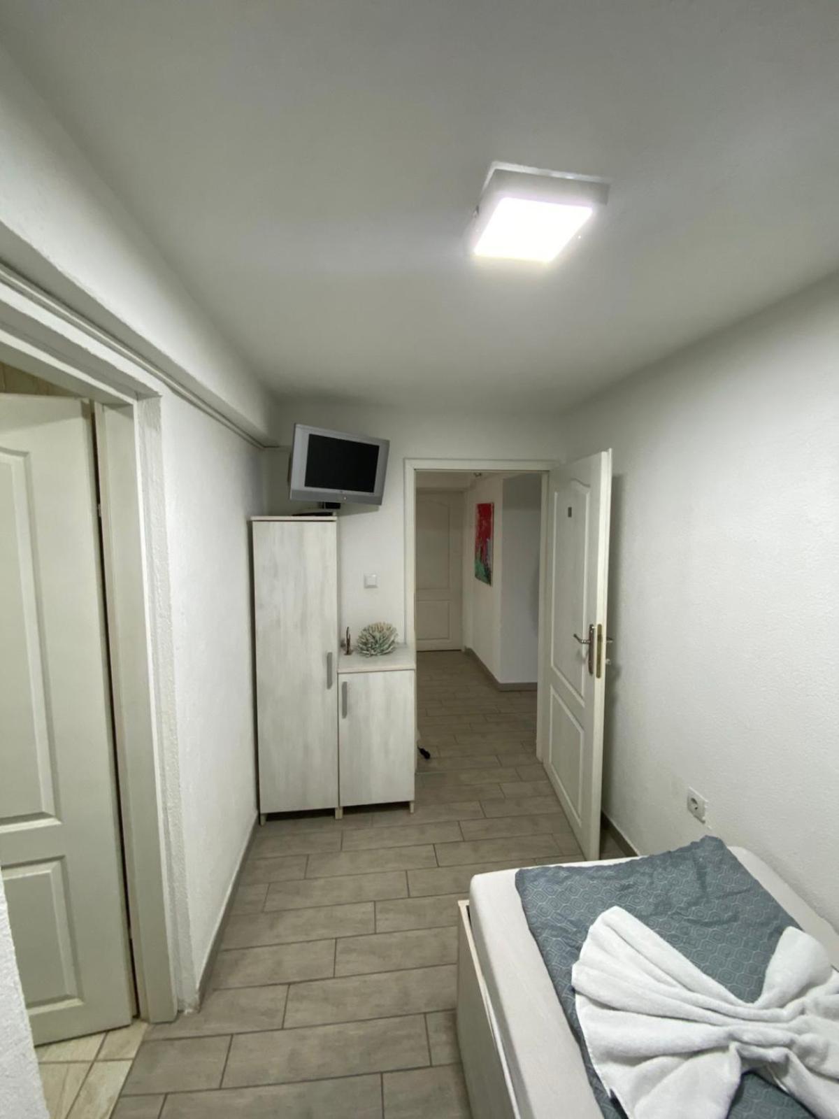 Hostel Tuzla Esterno foto