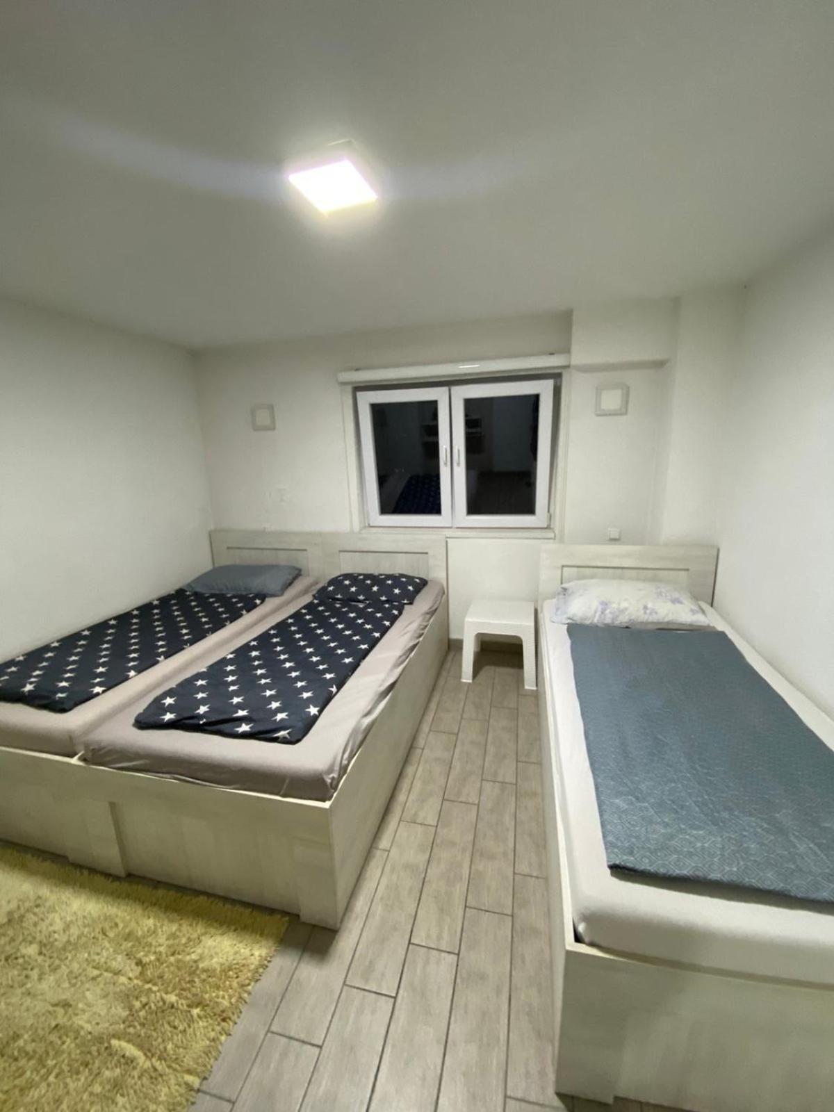 Hostel Tuzla Esterno foto